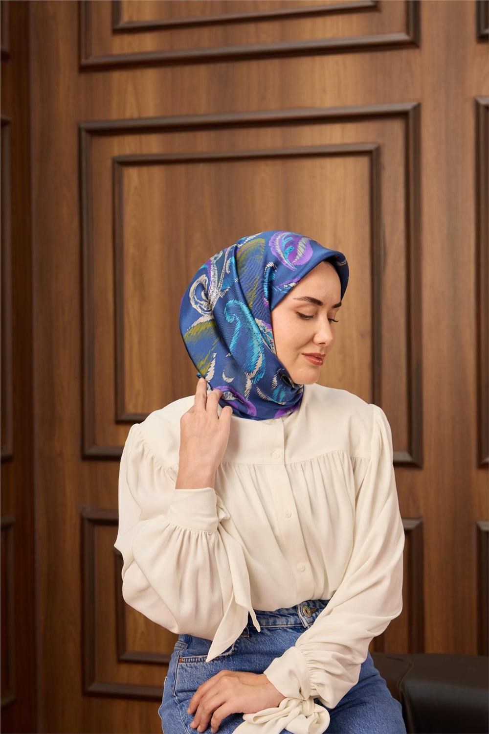 Twill İpek Eşarp Mavi-Gök Mavi Desenli Tok Duruşlu 90x90