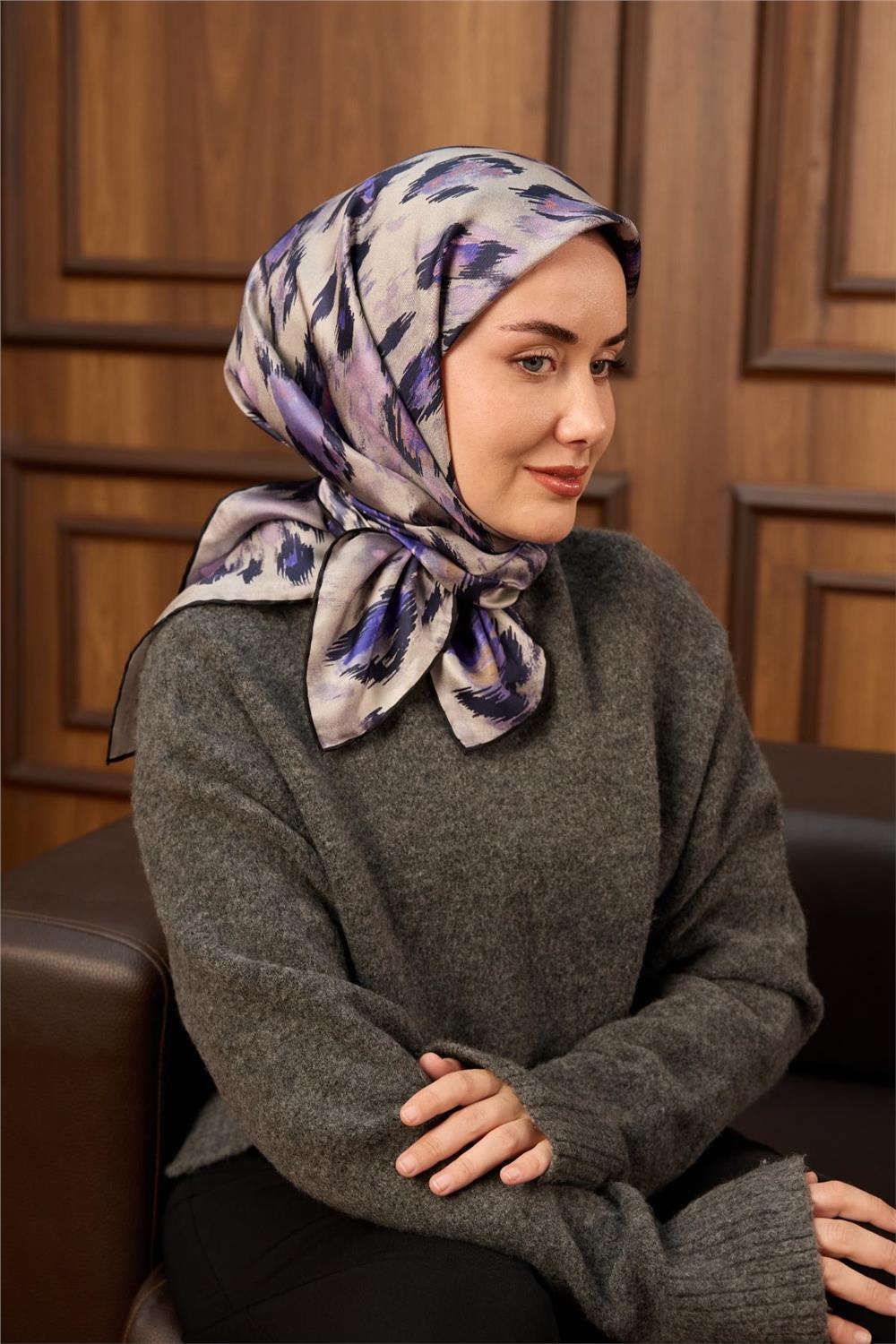 Twill İpek Eşarp Siyah-Leylak Desenli Tok Duruşlu 90x90