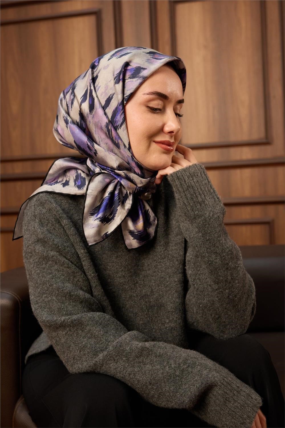 Twill İpek Eşarp Siyah-Leylak Desenli Tok Duruşlu 90x90