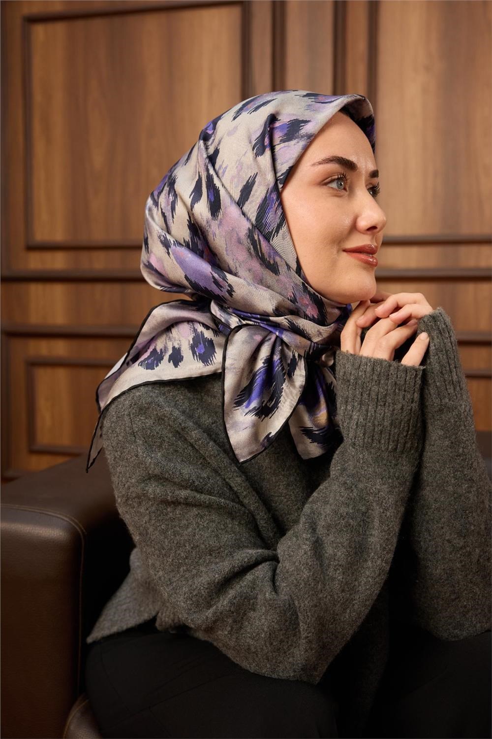 Twill İpek Eşarp Siyah-Leylak Desenli Tok Duruşlu 90x90