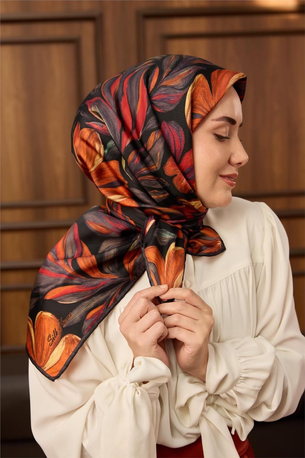 Twill İpek Eşarp Siyah-Turuncu Yaprak Desenli Tok Duruşlu 90x90