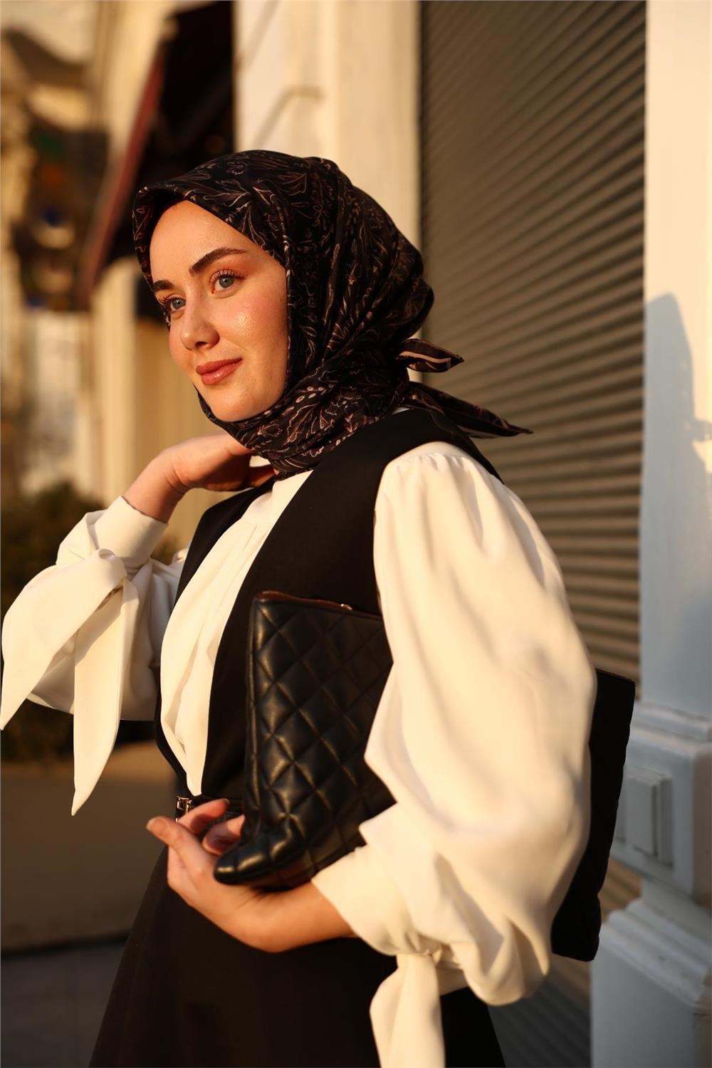 Twill İpek Eşarp Siyah Vizon Çiçek Desenli Tok Duruşlu 90x90