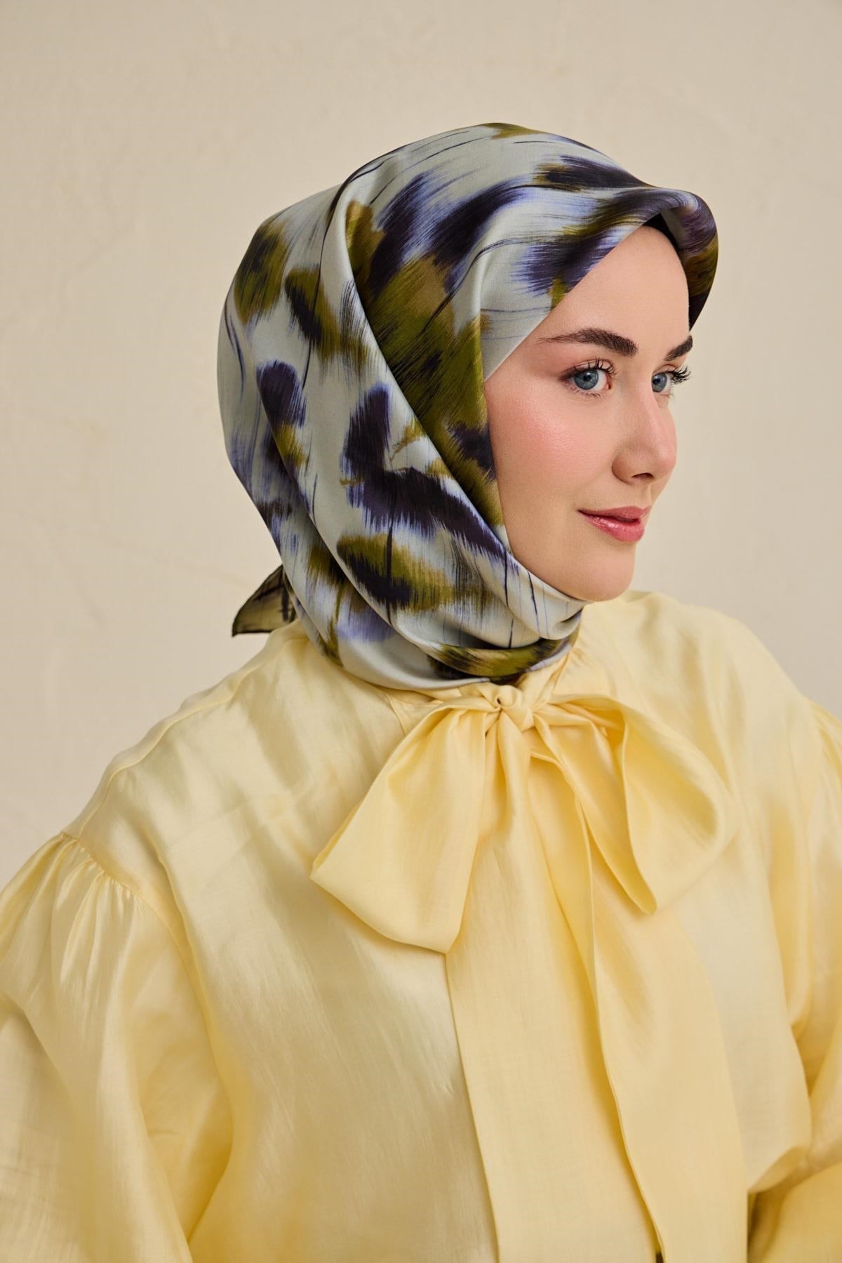 Twill İpek Eşarp Soyut Çiçek Desen Bebe Mavi 90x90