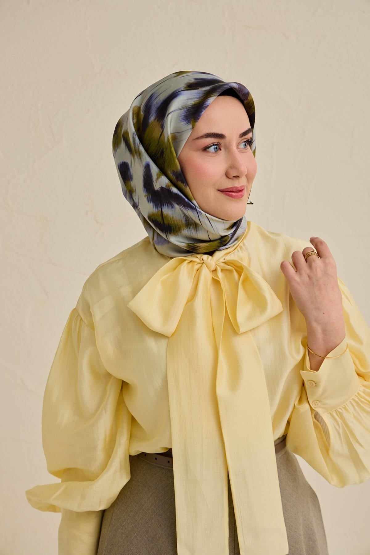 Twill İpek Eşarp Soyut Çiçek Desen Bebe Mavi 90x90