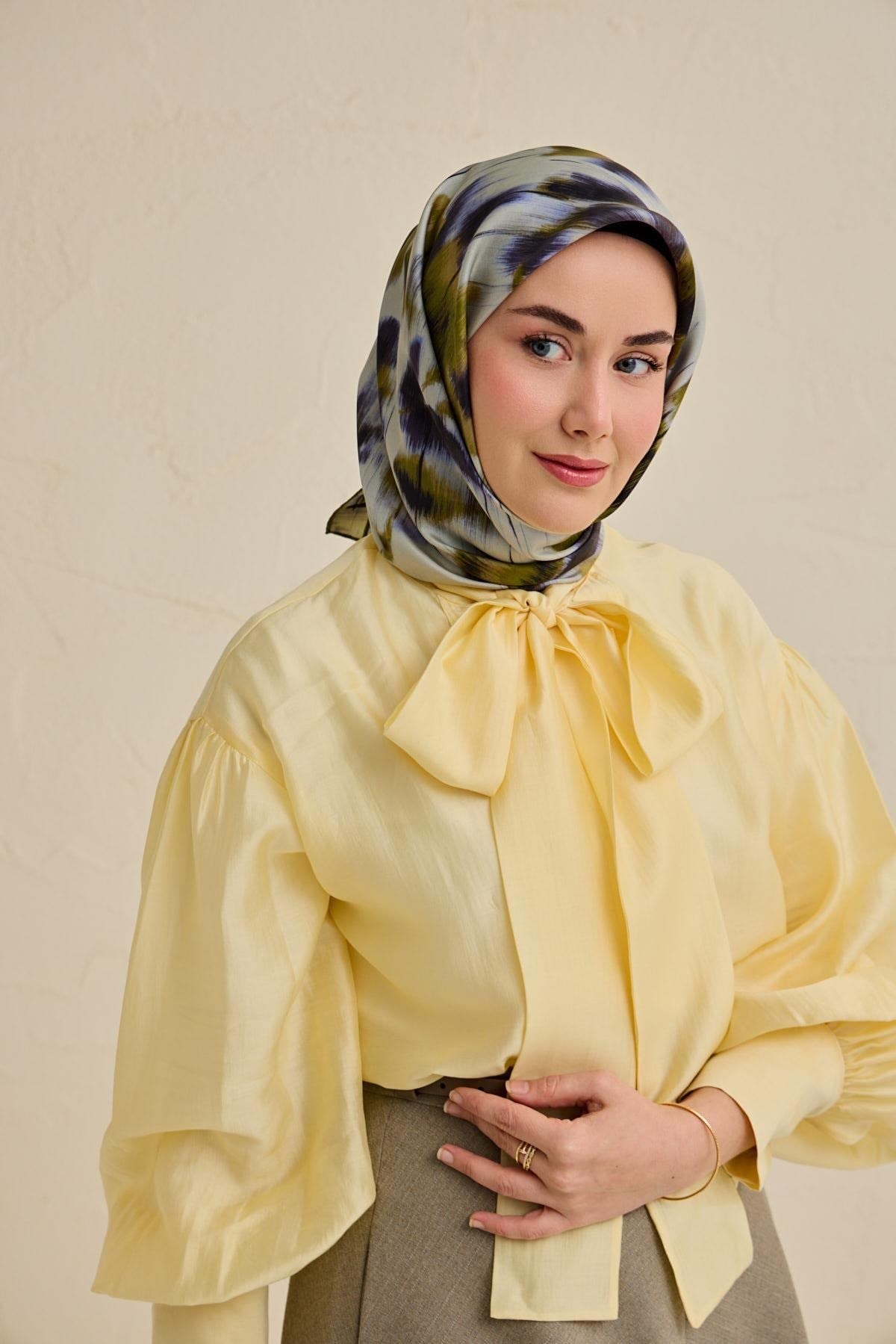 Twill İpek Eşarp Soyut Çiçek Desen Bebe Mavi 90x90