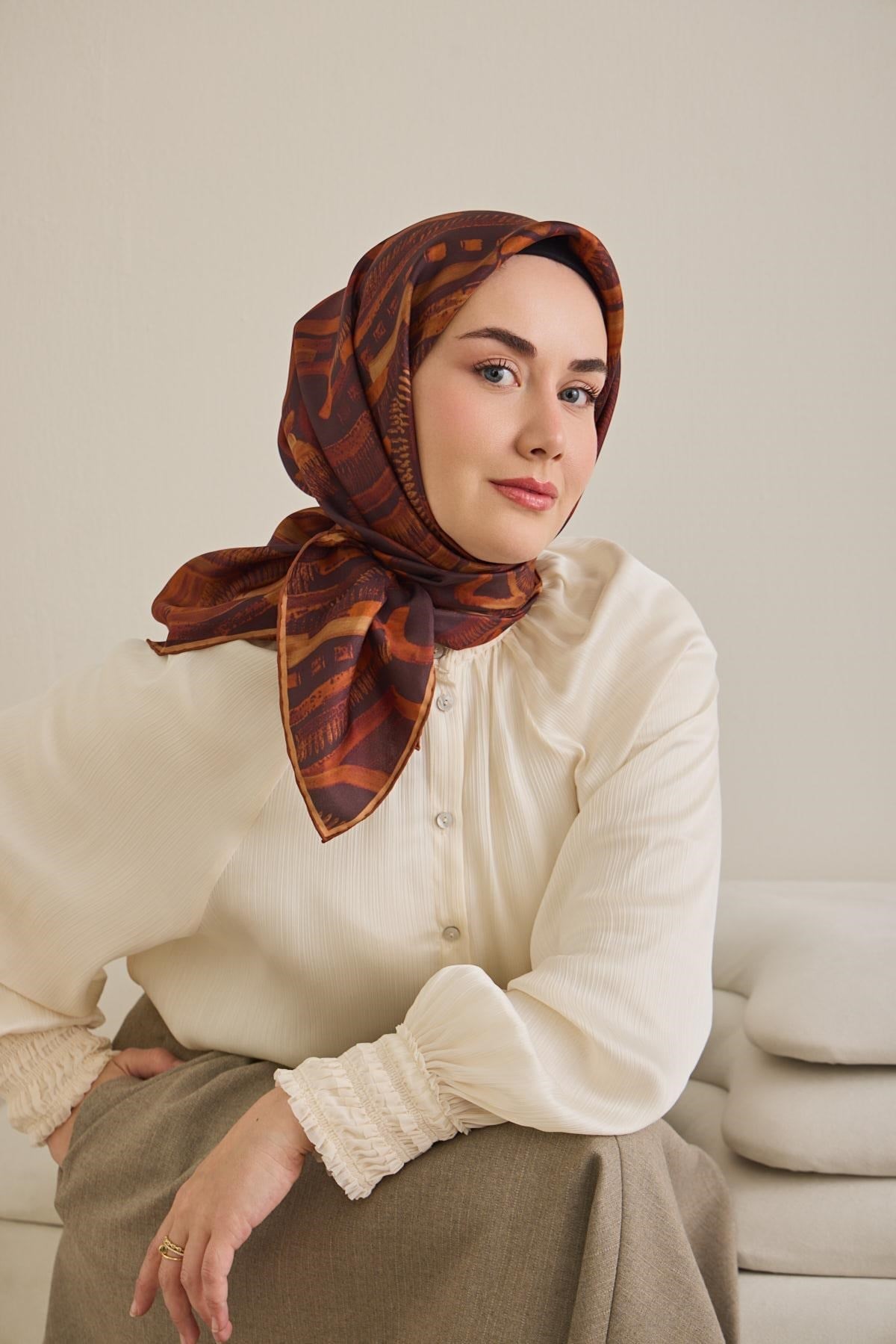 Twill İpek Eşarp Soyut Desen Acı Kahve 90x90
