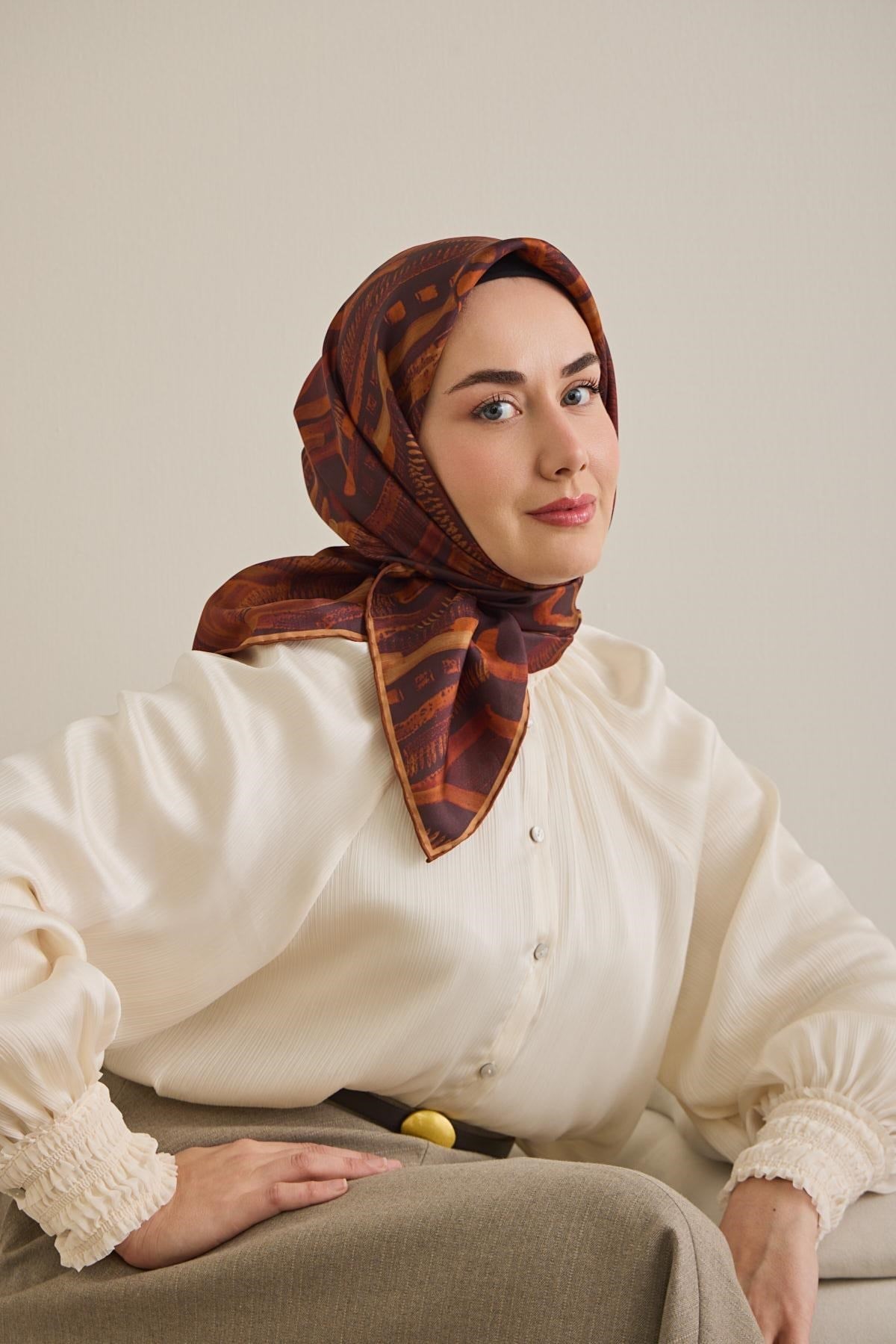 Twill İpek Eşarp Soyut Desen Acı Kahve 90x90