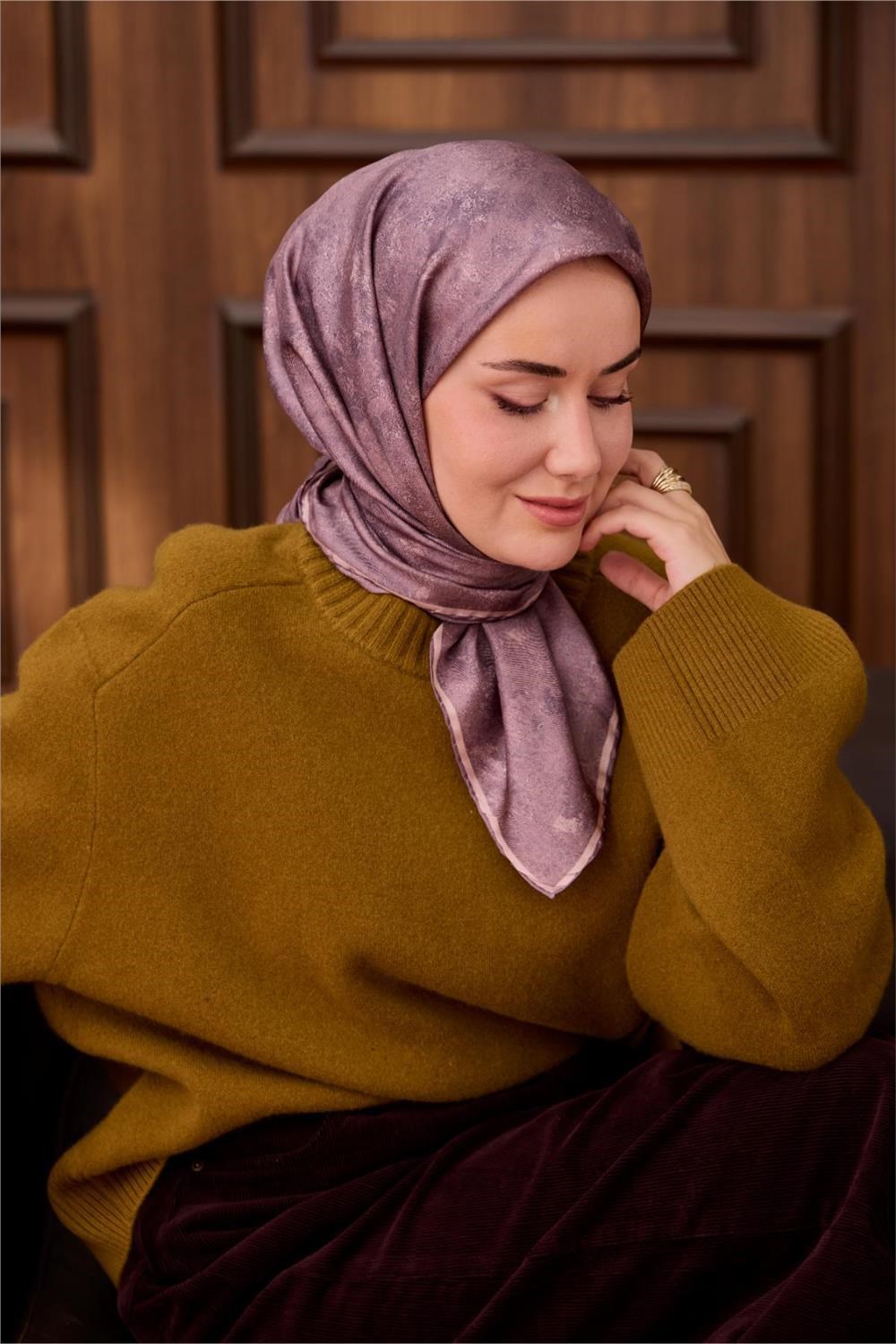 Twill İpek Eşarp Toz Pembe–Mor Desenli Tok Duruşlu 90x90