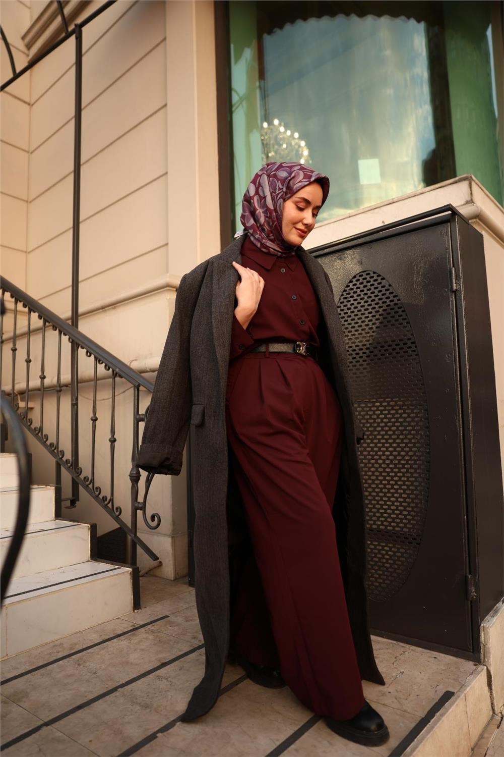 Twill İpek Eşarp Vişne Çürüğü Gri Eflatun Papatya Desenli Tok Duruşlu 90x90