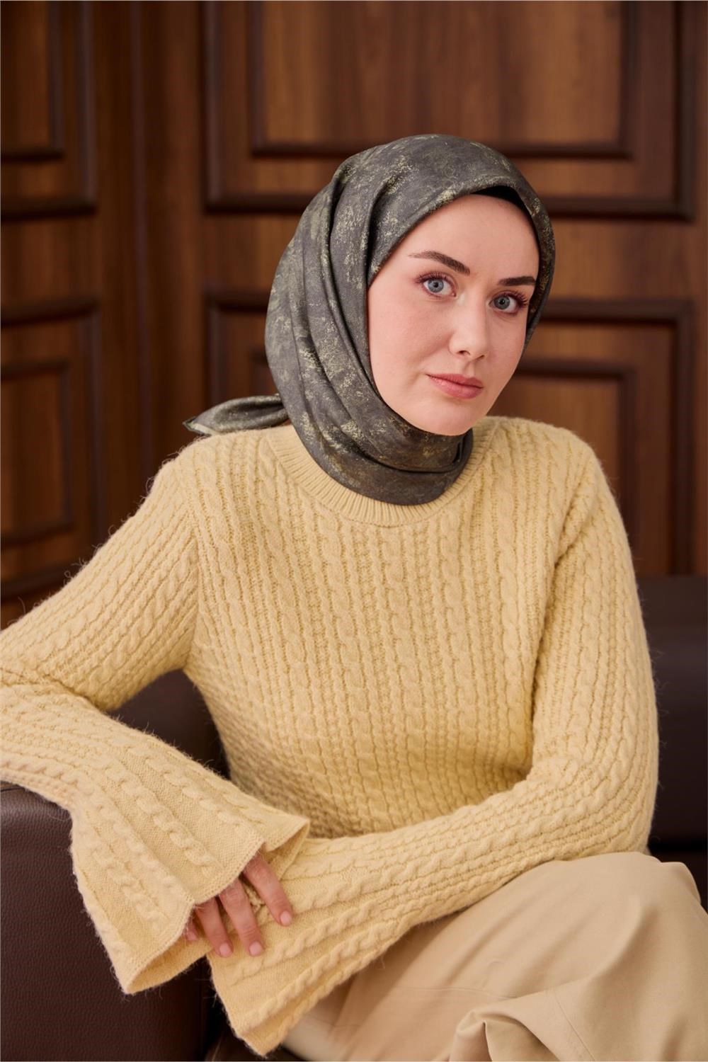 Twill İpek Eşarp Zümrüt–Su Yeşili Desenli Tok Duruşlu 90x90