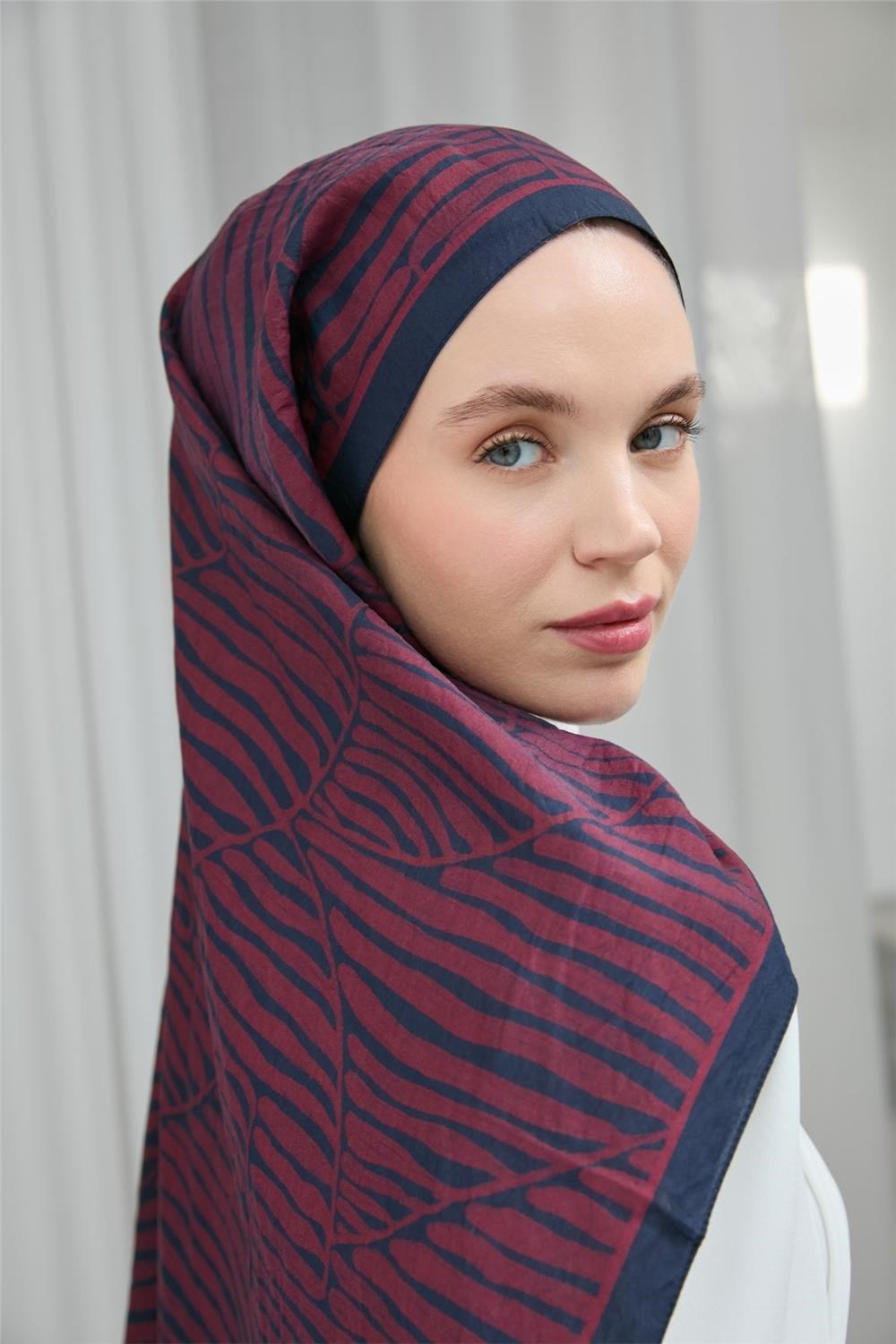 Viskon Velora Eşarp Koyu Lacivert Bordo Çizgili Hafif Dökümlü 90x90