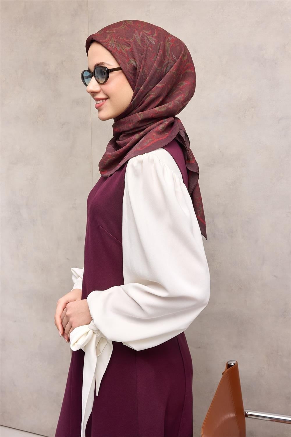 Viskon Velora Eşarp Koyu Mürdüm Tonlu Barok Floral Desenli Tok Duruşlu 90x90
