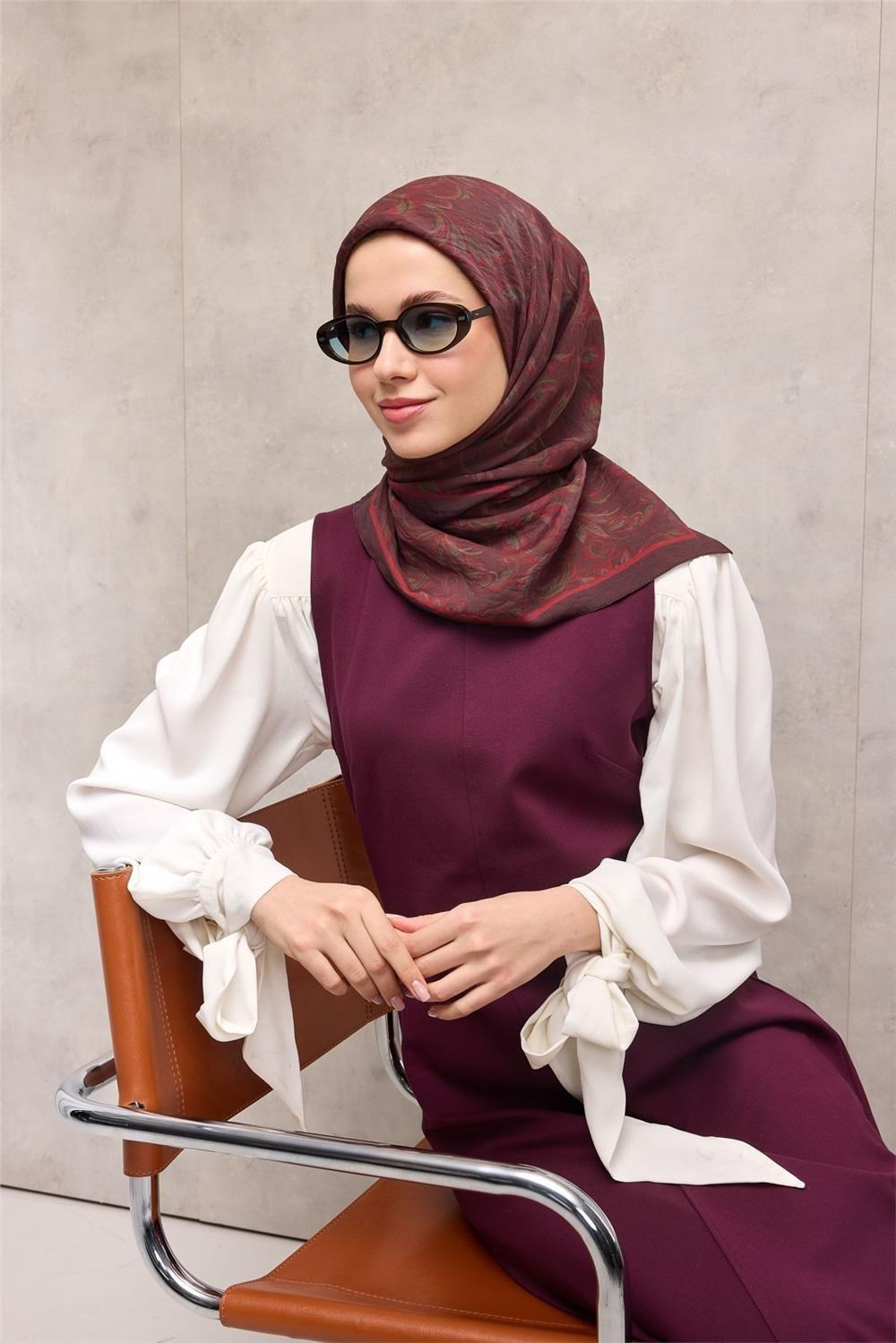 Viskon Velora Eşarp Koyu Mürdüm Tonlu Barok Floral Desenli Tok Duruşlu 90x90