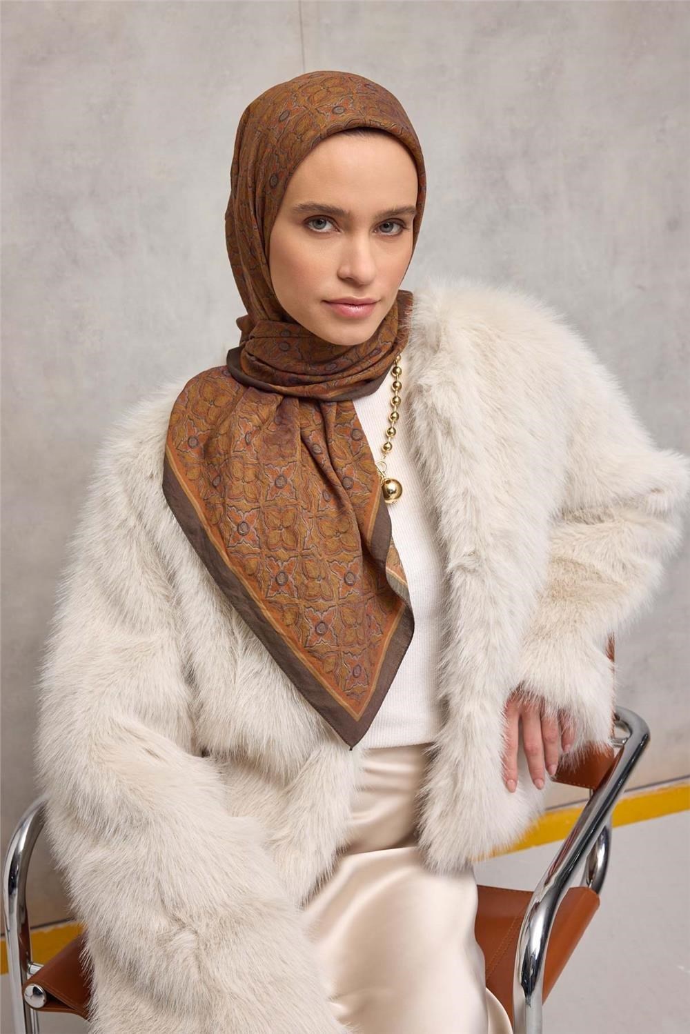 Viskon Velora Eşarp Safran Yonca Desenli Tok Duruşlu 90x90
