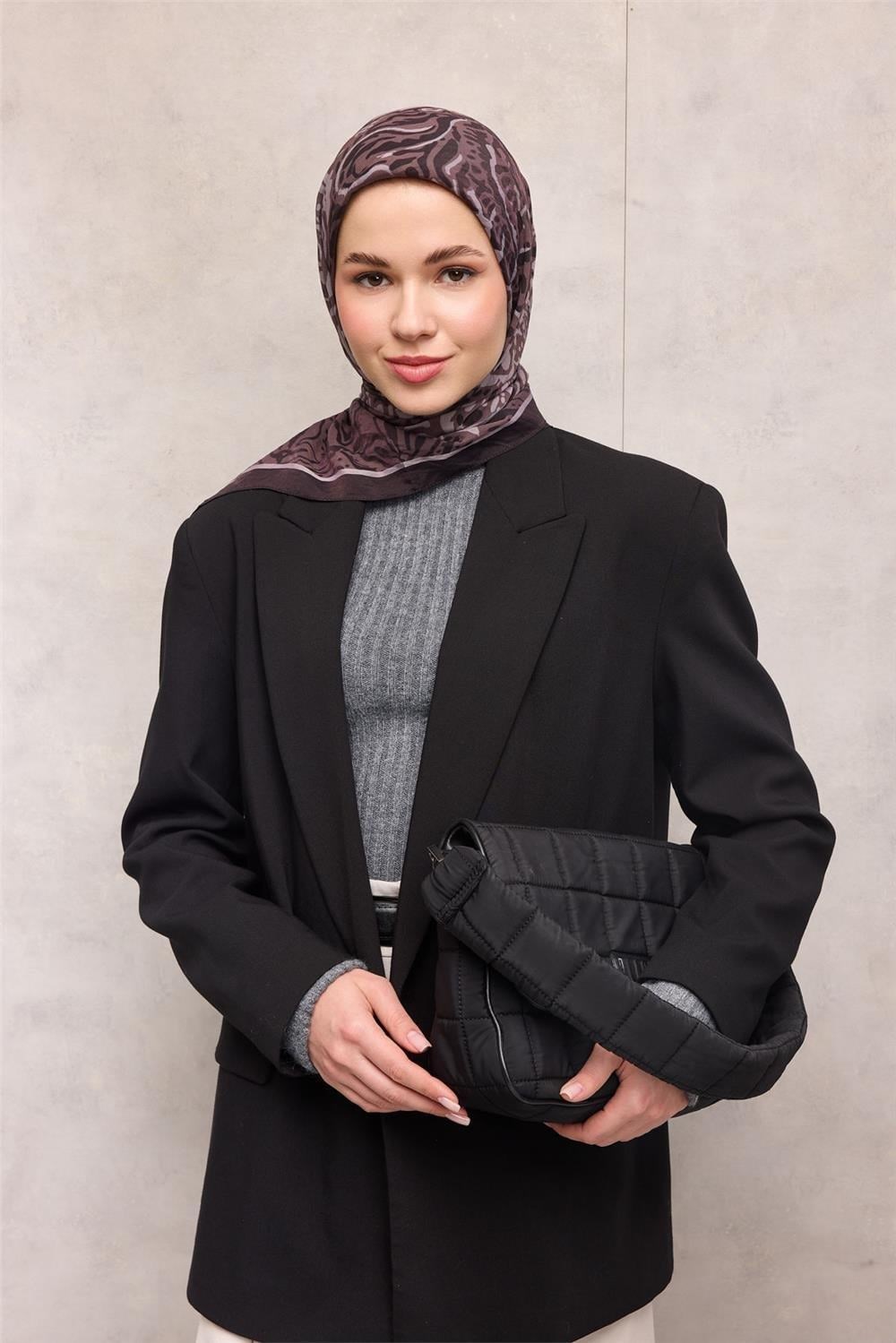 Viskon Velora Eşarp Şarap Moru Antik Desenli Tok Duruşlu 90x90