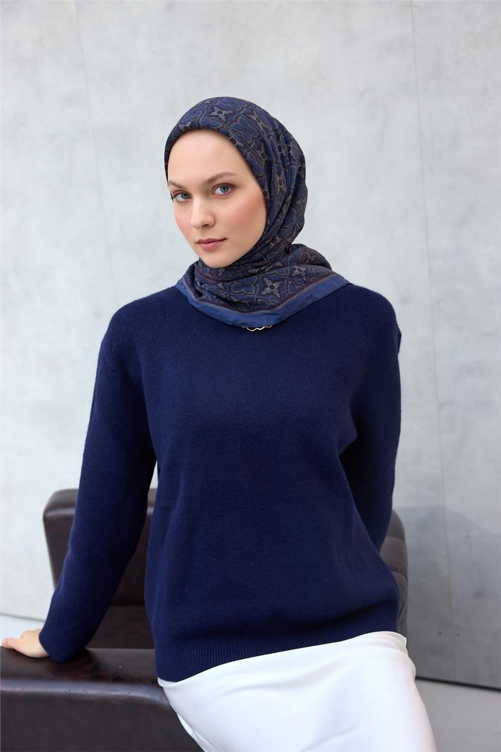 Viskon Velora Eşarp Yonca Desenli Derin Lacivert Tok Duruşlu 90x90