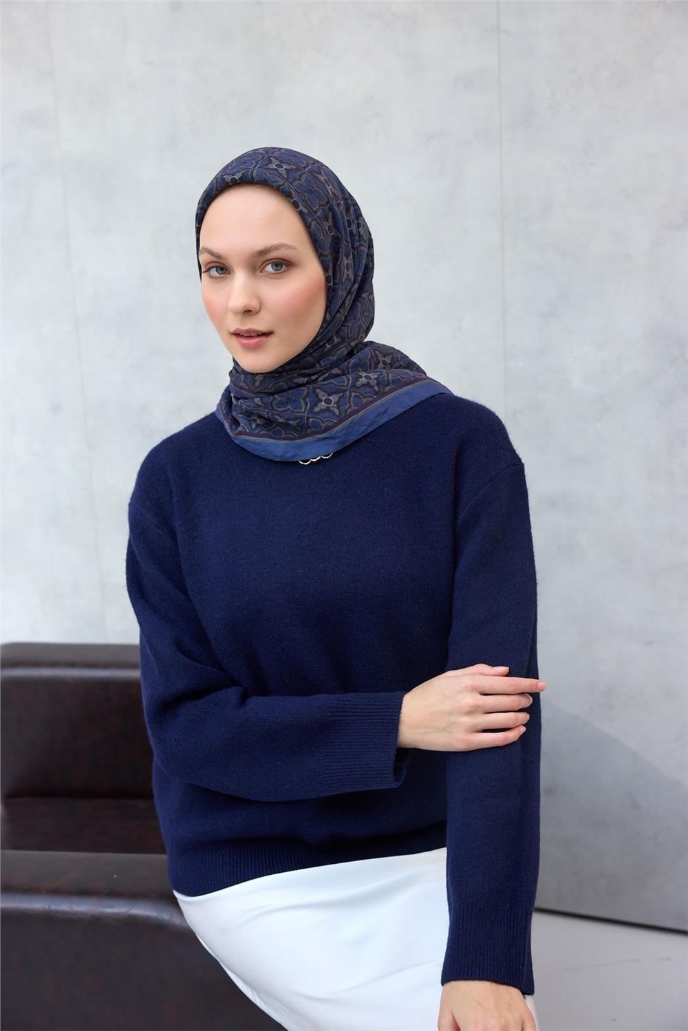 Viskon Velora Eşarp Yonca Desenli Derin Lacivert Tok Duruşlu 90x90