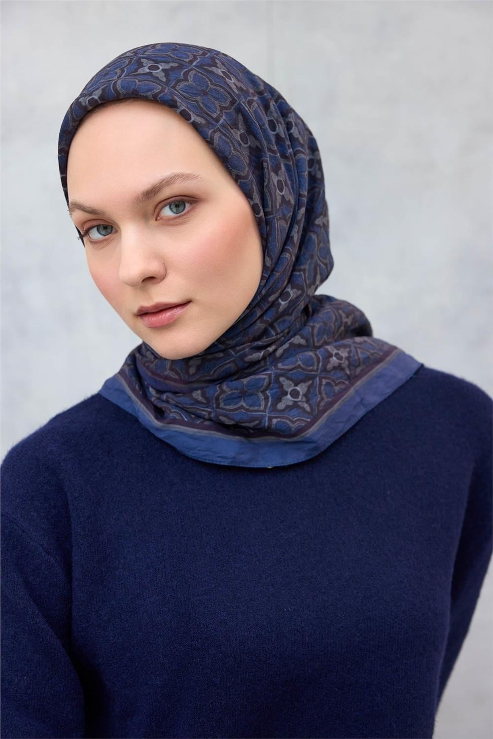 Viskon Velora Eşarp Yonca Desenli Derin Lacivert Tok Duruşlu 90x90