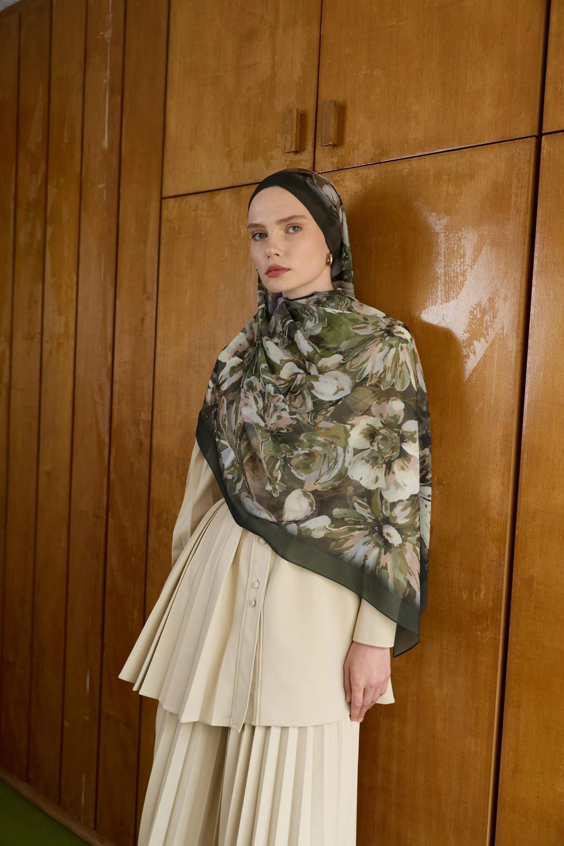 Winter Bloom Qupra Şal 30001