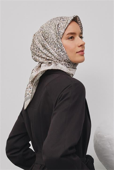 Armine Leopar Desenli Saf İpek Sura Eşarp 9352D 05