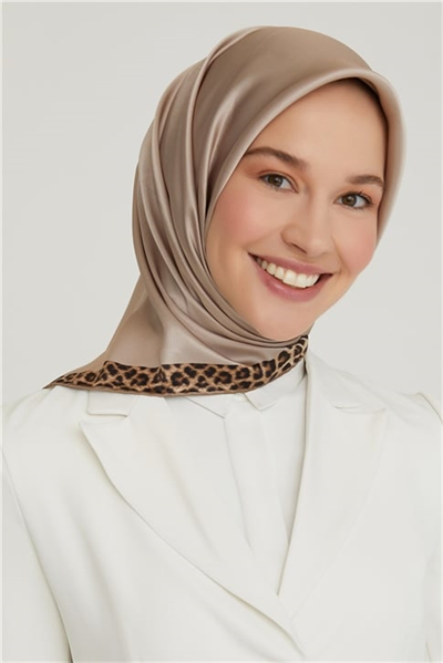 Armine Sura İpek Eşarp 19Ka8205 03