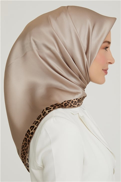 Armine Sura İpek Eşarp 19Ka8205 03