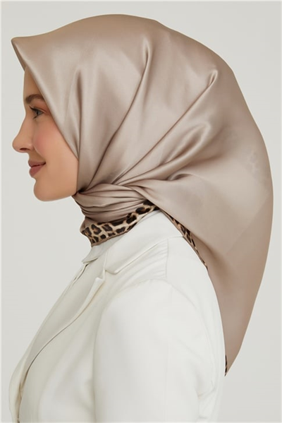 Armine Sura İpek Eşarp 19Ka8205 03
