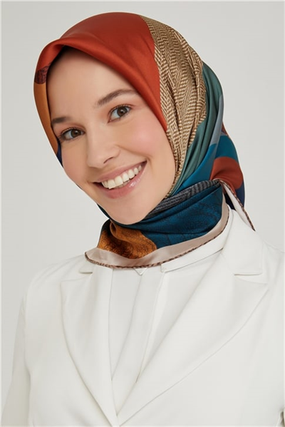 Armine Sura İpek Eşarp 21Ka8610 04