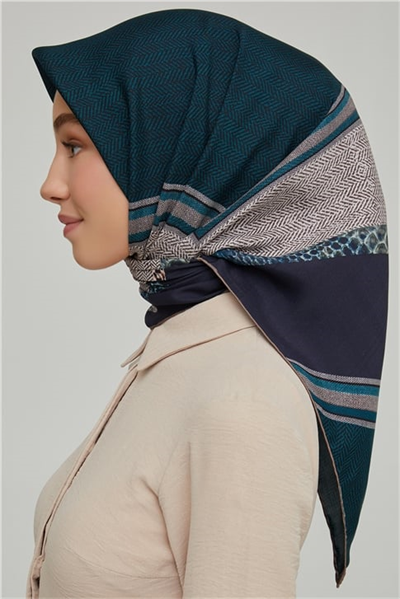Armine Sura İpek Eşarp 21Ka8619 06