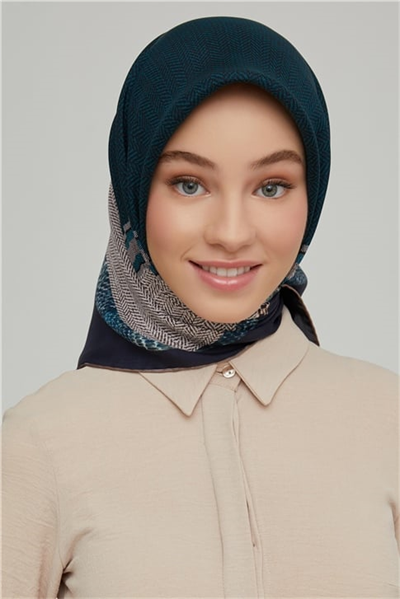 Armine Sura İpek Eşarp 21Ka8619 06