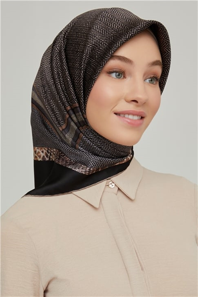 Armine Sura İpek Eşarp 21Ka8619 07