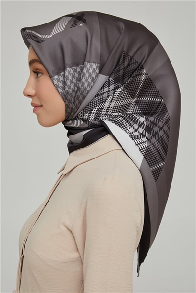 Armine Sura İpek Eşarp 21Ka8620 05