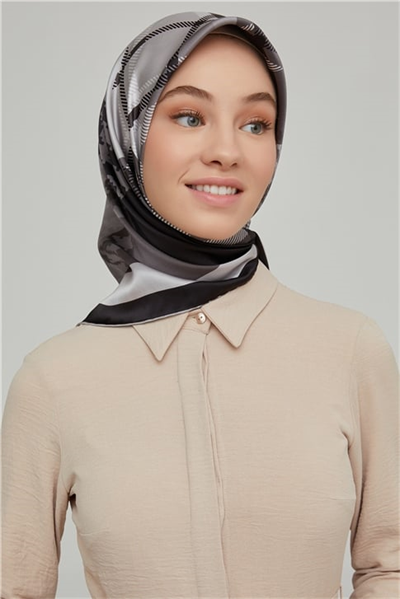 Armine Sura İpek Eşarp 21Ka8620 05