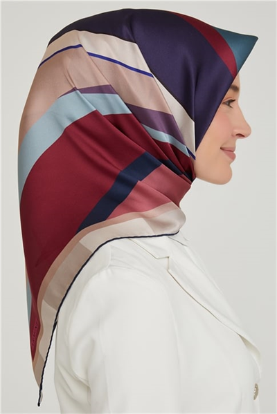 Armine Sura İpek Eşarp 21Ka8629 03