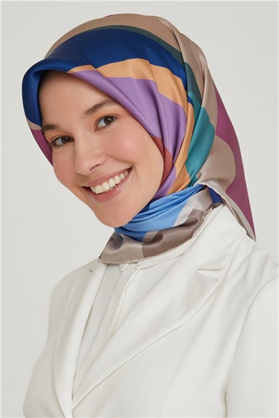 Armine Sura İpek Eşarp 21Ka8629 07
