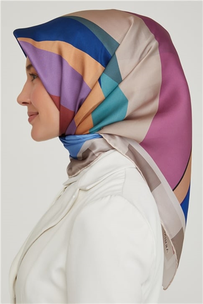 Armine Sura İpek Eşarp 21Ka8629 07