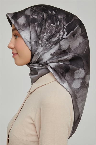 Armine Sura İpek Eşarp 21Ka8632 05