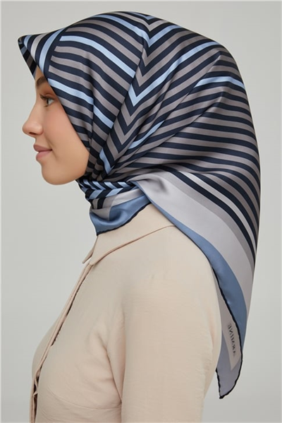Armine Sura İpek Eşarp 21Ka8633 01