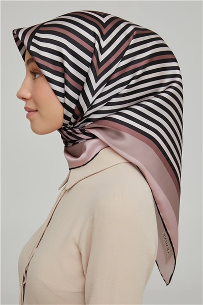Armine Sura İpek Eşarp 21Ka8633 03