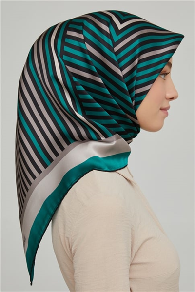 Armine Sura İpek Eşarp 21Ka8633 05