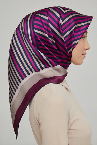 Armine Sura İpek Eşarp 21Ka8633 06