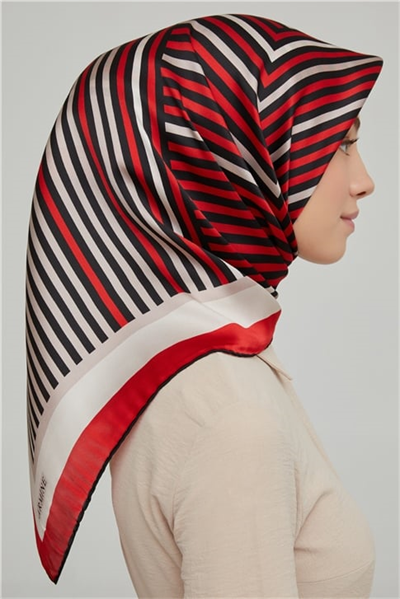 Armine Sura İpek Eşarp 21Ka8633 07