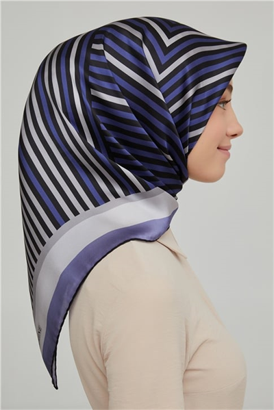 Armine Sura İpek Eşarp 21Ka8633 09