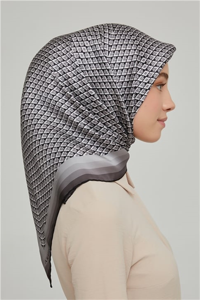 Armine Sura İpek Eşarp 21Ka8634 01