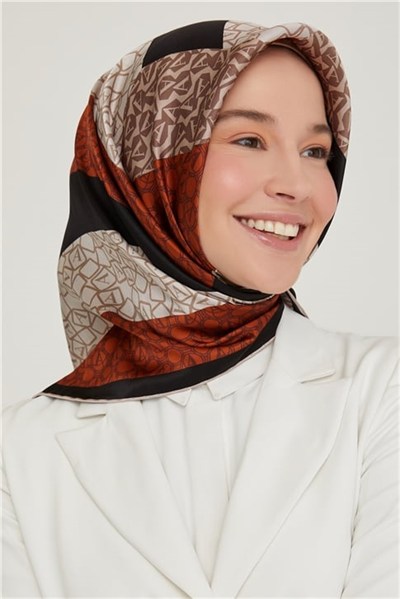 Armine Sura İpek Eşarp 21Ka8638 02