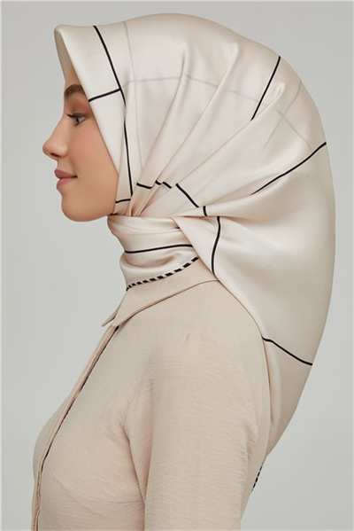 Armine Sura İpek Eşarp 21Ka8655 06