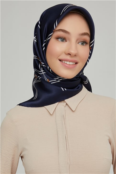 Armine Sura İpek Eşarp 21Ka8656 02