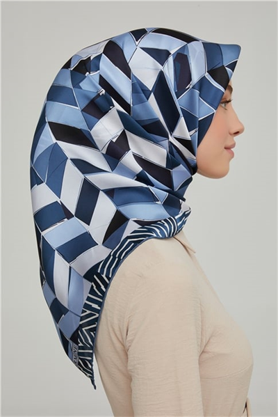 Armine Sura İpek Eşarp 21Ka8658 05