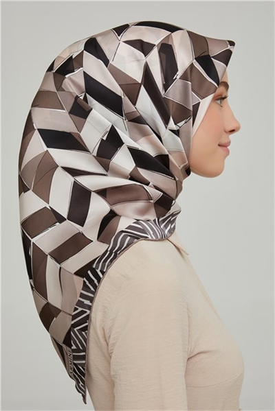 Armine Sura İpek Eşarp 21Ka8658 07