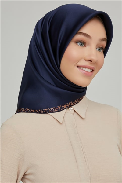 Armine Sura İpek Eşarp 21Ka8660 03